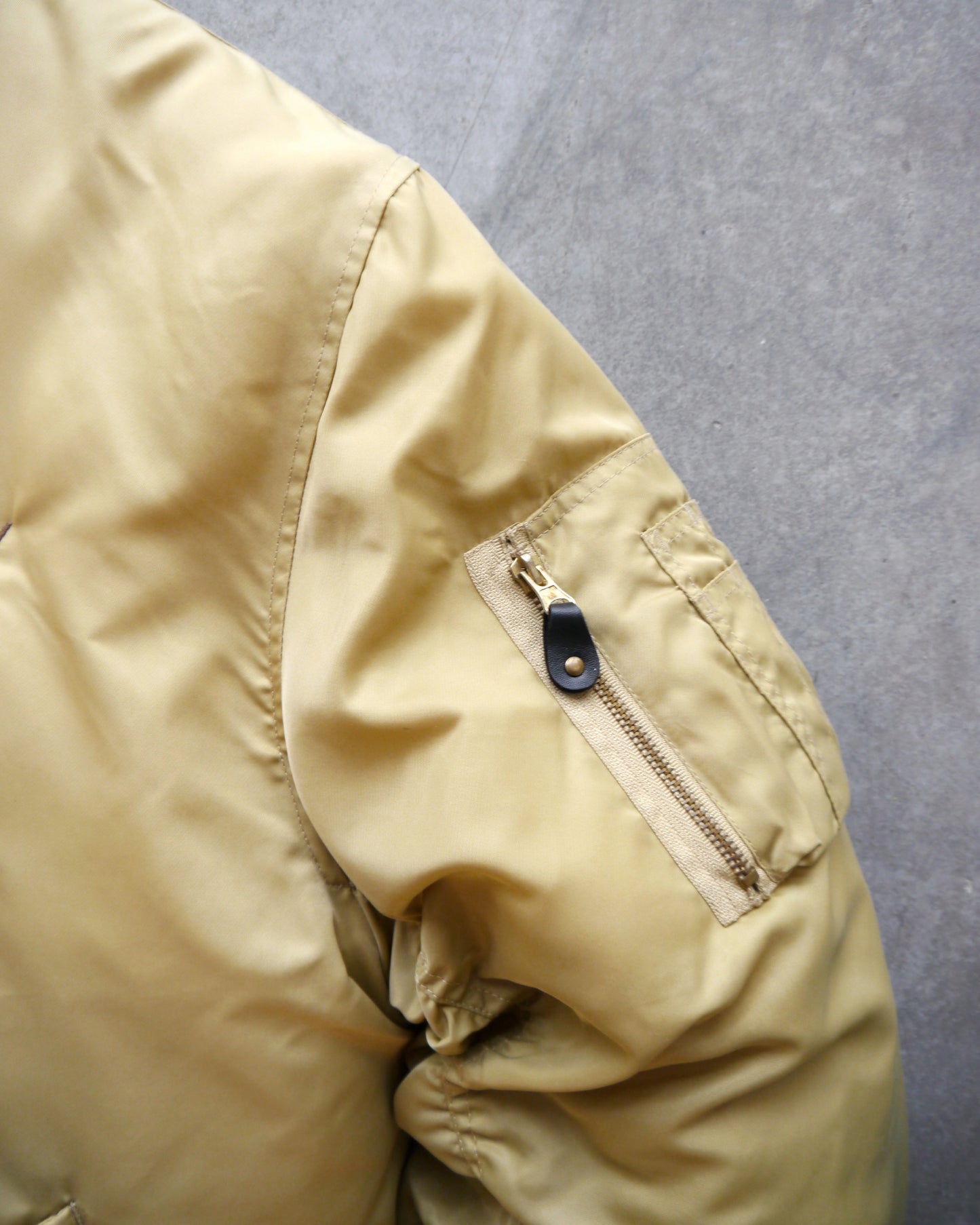 90s Boxy Army Recon Nylon Bomber Jacket (XL)