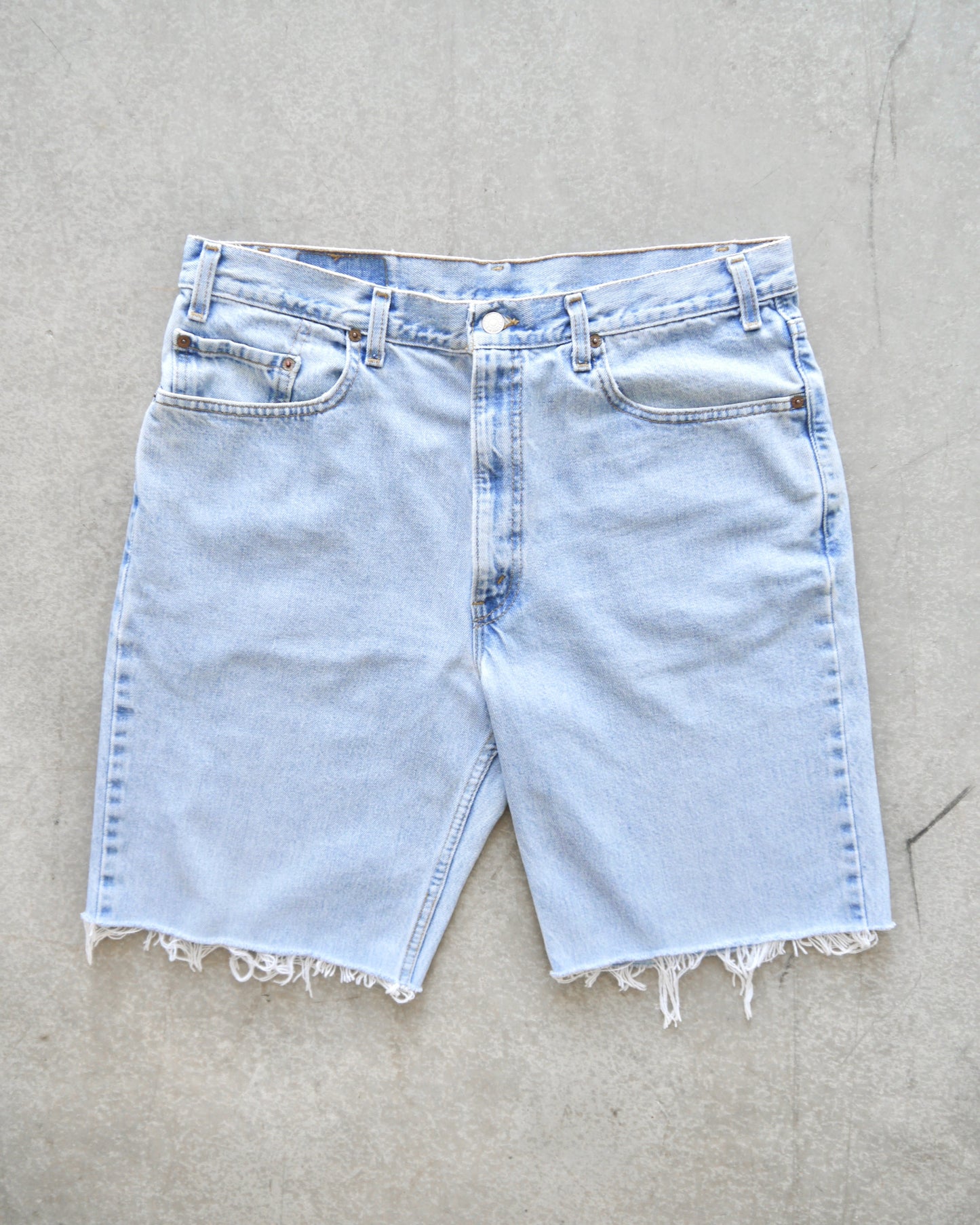 90s Levi’s 550 Baggy Cutoff Denim Shorts (36)