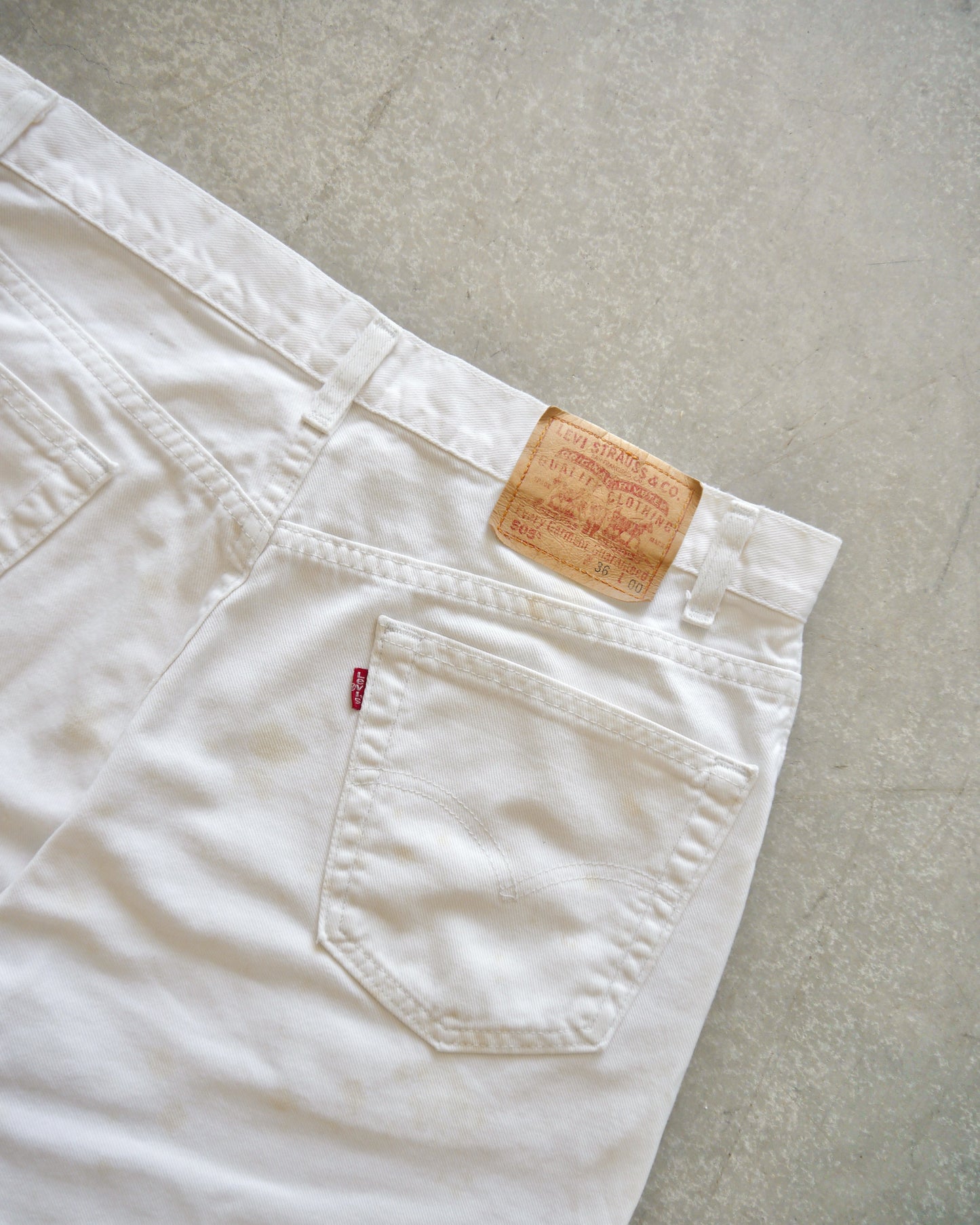 90s Levi’s 505 Stained White Denim Shorts (34)
