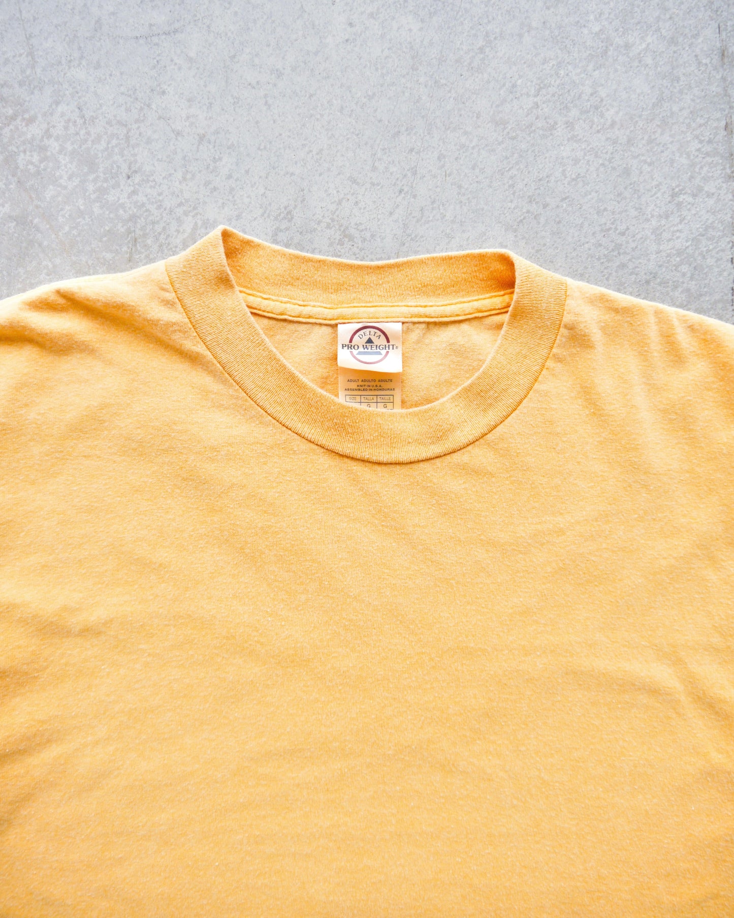 90s Faded Yellow Garment Dyed Heavyweight Tee (L)