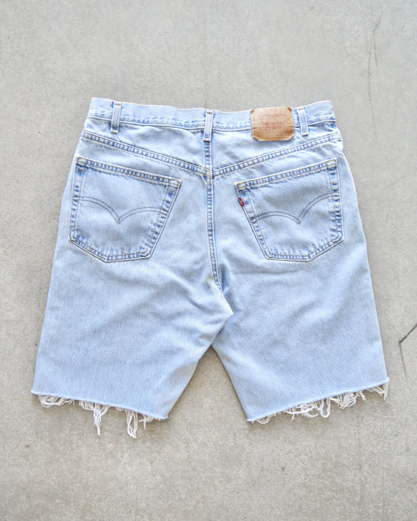 90s Levi’s 550 Baggy Cutoff Denim Shorts (36)
