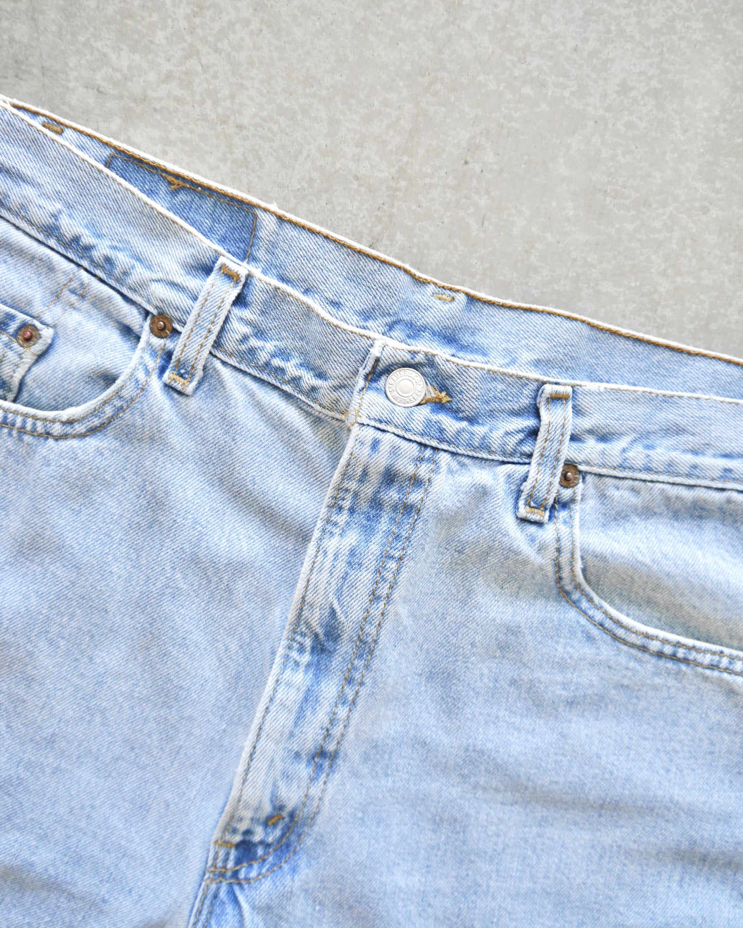 90s Levi’s 550 Baggy Cutoff Denim Shorts (36)