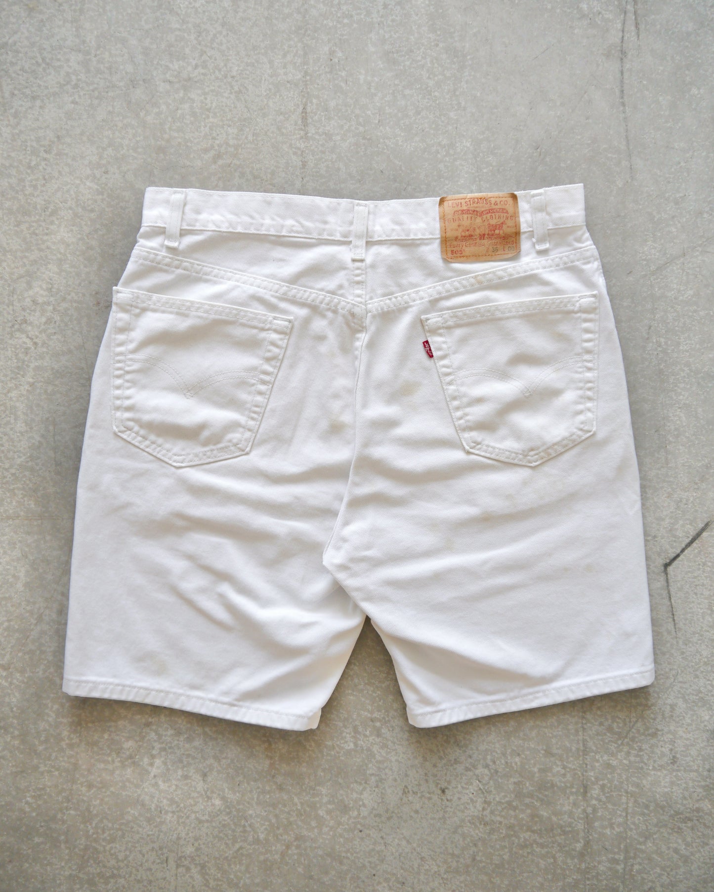 90s Levi’s 505 Stained White Denim Shorts (34)