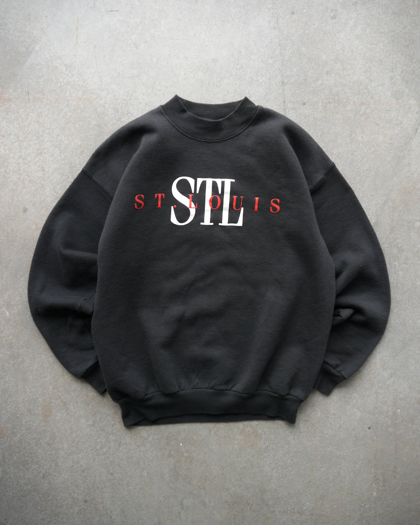 90s “St. Louis” Faded Black Crewneck (M)